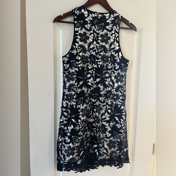 Banana Republic Black Embroidery Lined Dress Women’s Size 6 - Picture 4 of 12